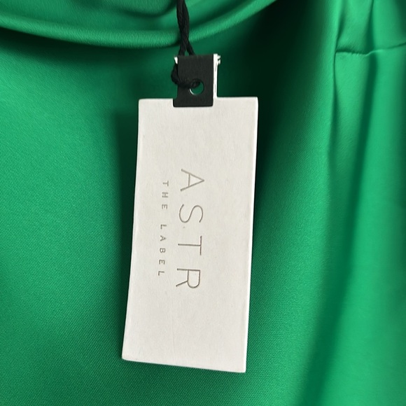 NWT ASTR THE LABEL Kelly Green one shoulder blouse S - Picture 9 of 9